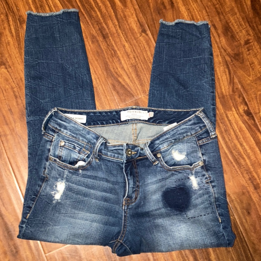 TORRID DENIM ANKLE SKINNY SIZE 10R HEART INPRINT ON PANT